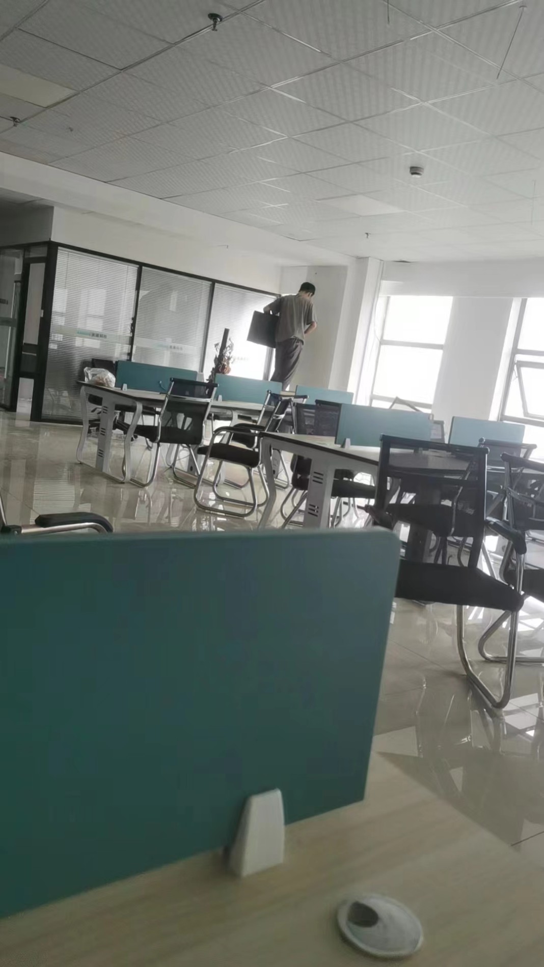 辦公室卡座布線圖片