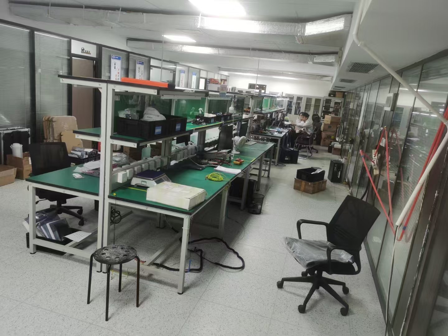 辦公室卡位布線圖片