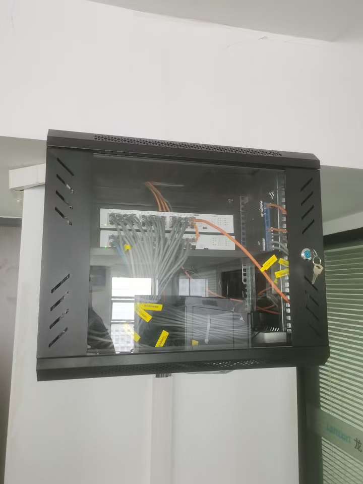 網絡機櫃圖片