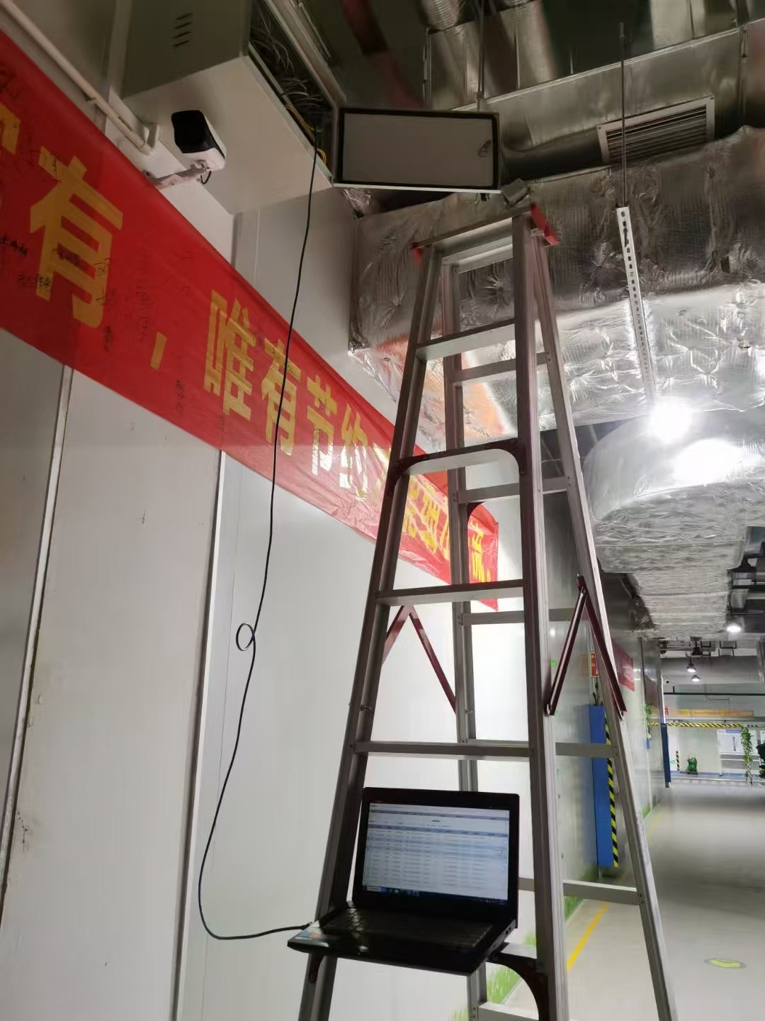 監控攝像頭現場安裝圖片