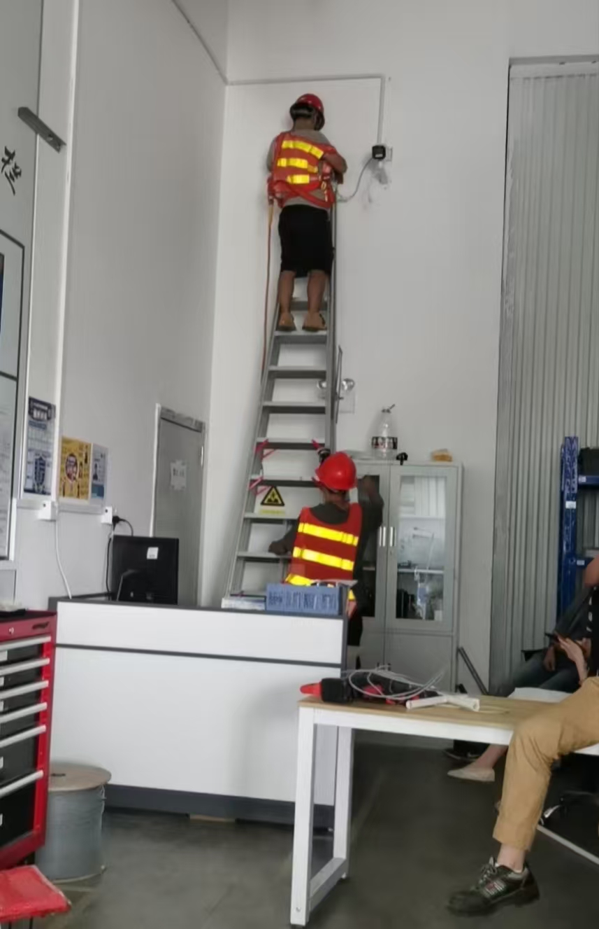 監控攝像頭現場安裝圖片