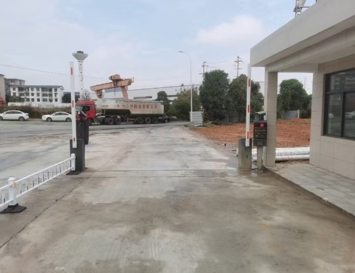 車牌自動識别雙杠道閘圖