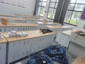 嶽陽信息工程學院400+卡位布線網絡安裝工程案例