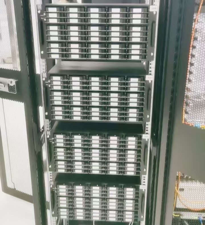 服務器機櫃圖片