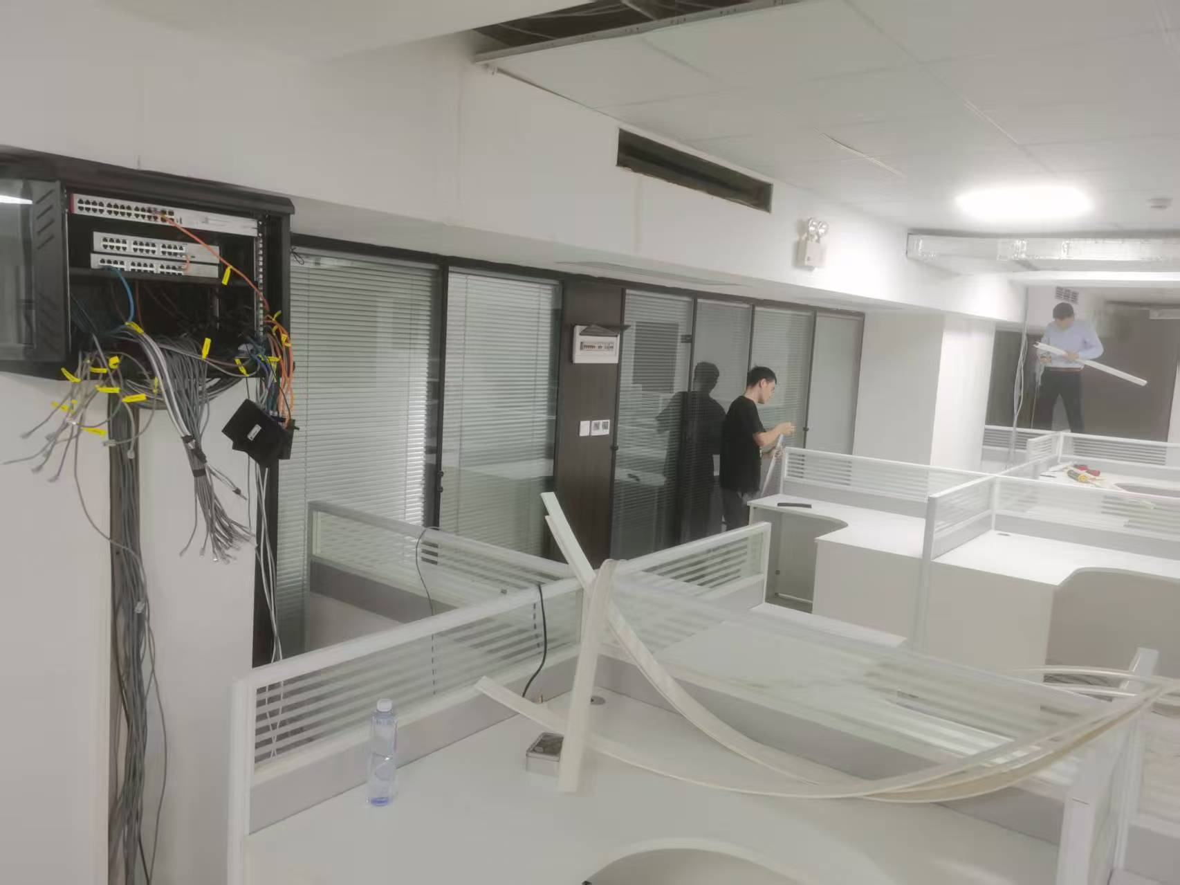 辦公室卡位布線圖片