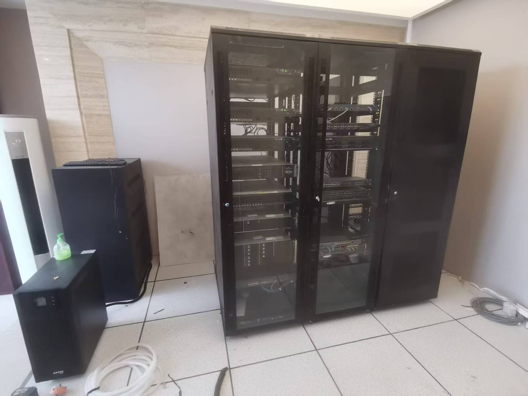 大型網絡機櫃圖片 大型網絡機櫃圖片